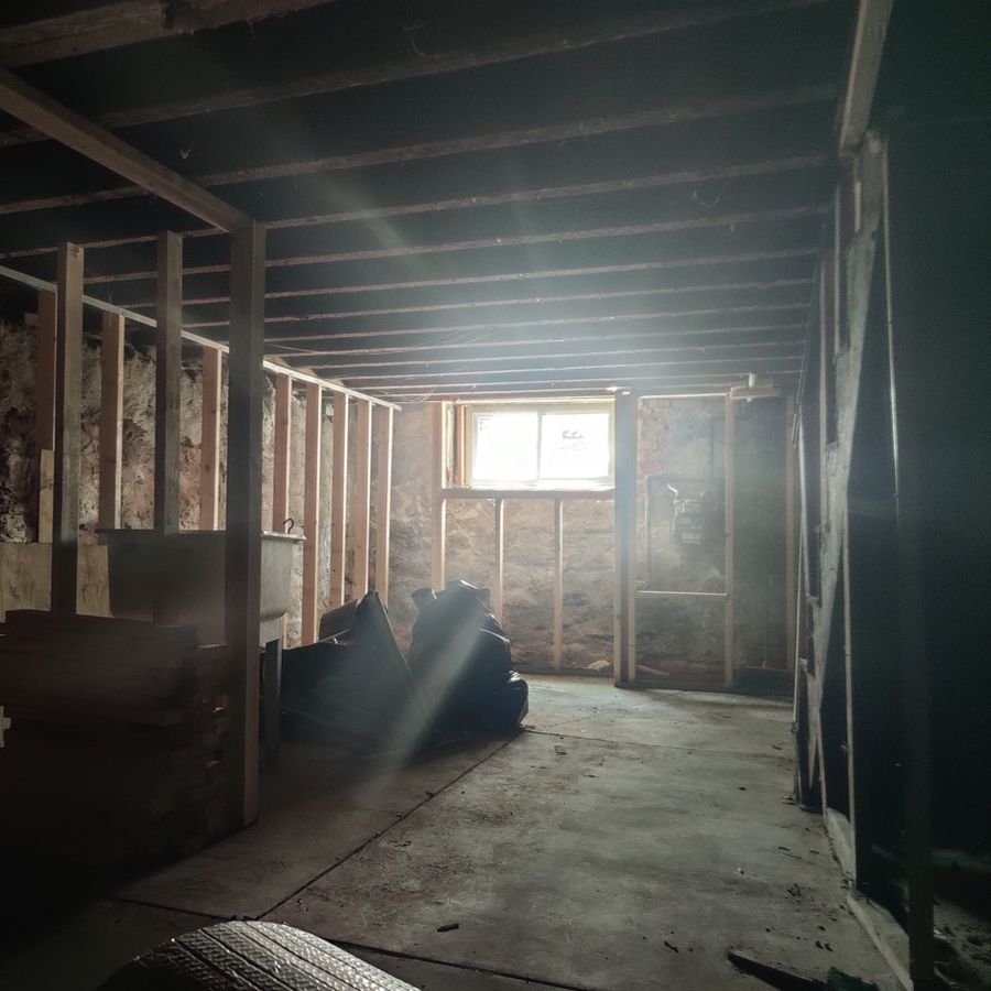 Beechwood basement bedroom, before
