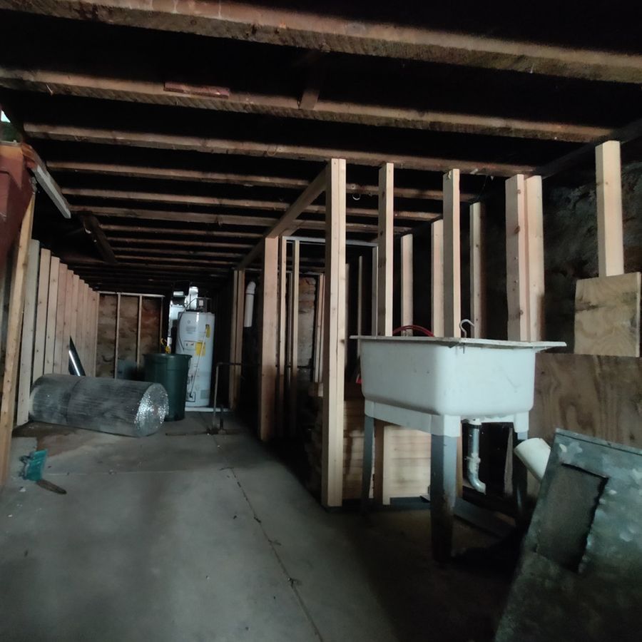 Beechwood basement hallway, before