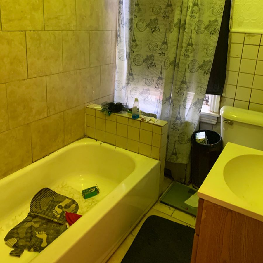 Peach bathroom, before